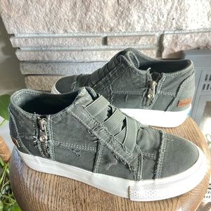 Blowfish 1.5” Platform Slipon Sneakers NWOT